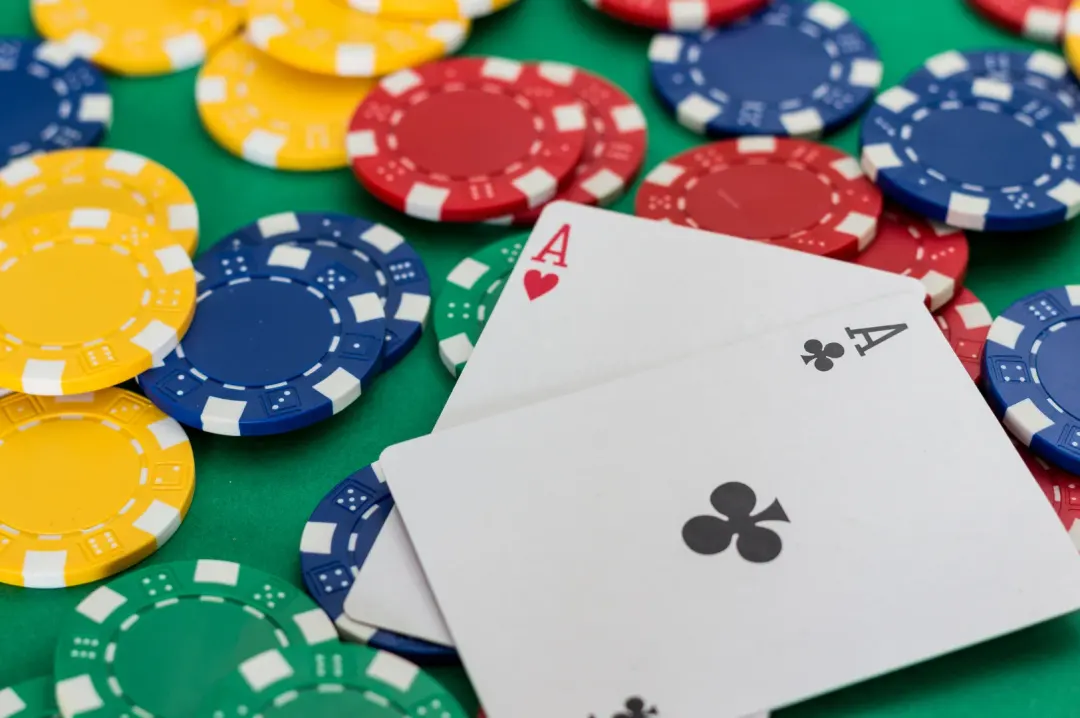 Qué tipos de juegos de póker hay: guía completa de variantes